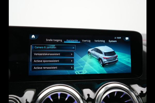 Mercedes-Benz EQA 250 AMG Line 67 kWh 190pk Dealer O.H. | Panodak | Camera | Sfeerverlichting | Alcantara Sportstoelen Verwarmd | BLIS | Keyless | Apple Carplay | Cruise Control | Navigatie | DAB | Virtual |