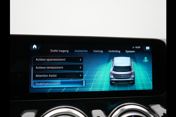 Mercedes-Benz EQA 250 AMG Line 67 kWh 190pk Dealer O.H. | Panodak | Camera | Sfeerverlichting | Alcantara Sportstoelen Verwarmd | BLIS | Keyless | Apple Carplay | Cruise Control | Navigatie | DAB | Virtual |