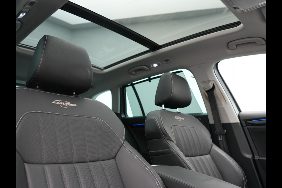 Škoda Superb Combi 1.4 TSI iV Laurin & Klement PHEV 218pk Dealer O.H. | Trekhaak Af Fabriek | Panodak | Adaptive Cruise | 360 Camera | Canton Audio | Lederen Comfortstoelen Memory & Massage & Ventilatie | Sfeerverlichting | Stoelen & Stuur Verwarmd | BLIS | Keyless | Plug In Hybrid |