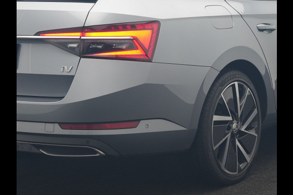 Škoda Superb Combi 1.4 TSI iV Laurin & Klement PHEV 218pk Dealer O.H. | Trekhaak Af Fabriek | Panodak | Adaptive Cruise | 360 Camera | Canton Audio | Lederen Comfortstoelen Memory & Massage & Ventilatie | Sfeerverlichting | Stoelen & Stuur Verwarmd | BLIS | Keyless | Plug In Hybrid |