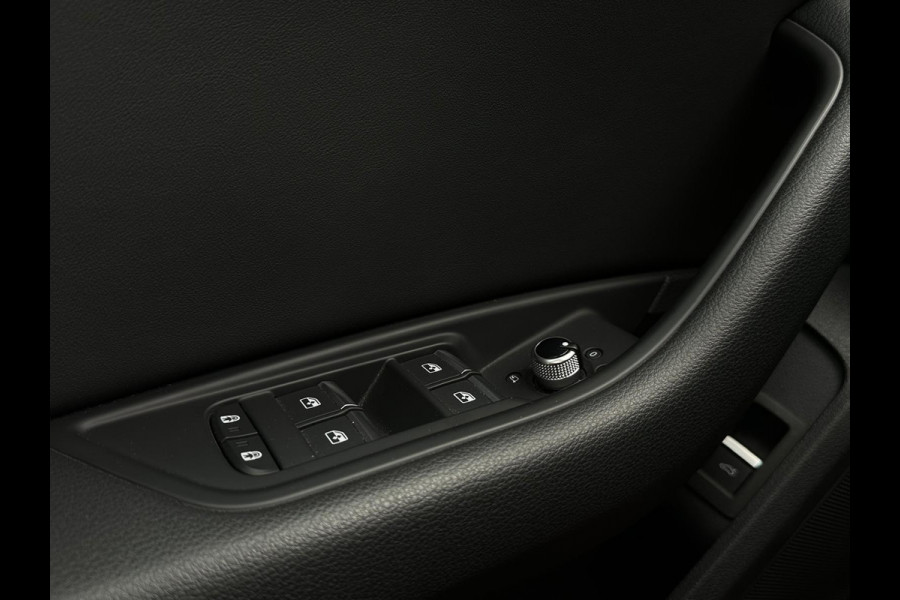 Audi A4 Limousine 35 TFSI S-line Competition, Automaat, Carplay, Cruise, Pano, VirtualCockpit, NAP