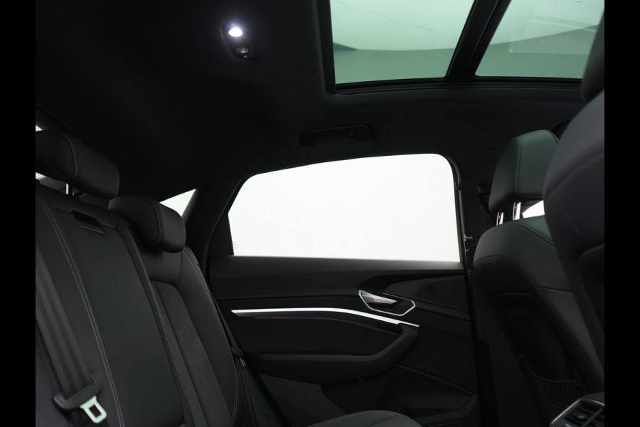 Audi Q8 Sportback e-tron 50 quattro S Line 95 kWh 340pk Dealer O.H. | Panodak | Luchtvering | 360 Camera | Matrix LED | Alcantara Sportstoelen Verwarmd | Keyless | Sfeerverlichting | Apple Carplay | Navigatie | DAB | 21"L.M |