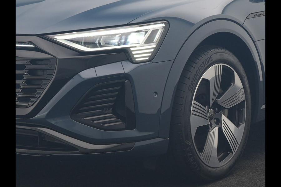 Audi Q8 Sportback e-tron 50 quattro S Line 95 kWh 340pk Dealer O.H. | Panodak | Luchtvering | 360 Camera | Matrix LED | Alcantara Sportstoelen Verwarmd | Keyless | Sfeerverlichting | Apple Carplay | Navigatie | DAB | 21"L.M |