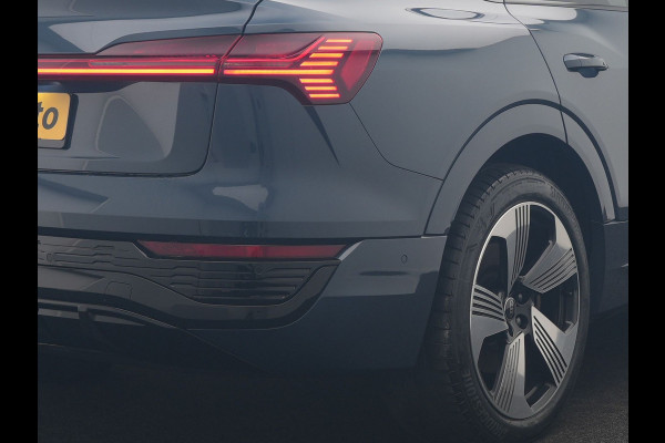 Audi Q8 Sportback e-tron 50 quattro S Line 95 kWh 340pk Dealer O.H. | Panodak | Luchtvering | 360 Camera | Matrix LED | Alcantara Sportstoelen Verwarmd | Keyless | Sfeerverlichting | Apple Carplay | Navigatie | DAB | 21"L.M |