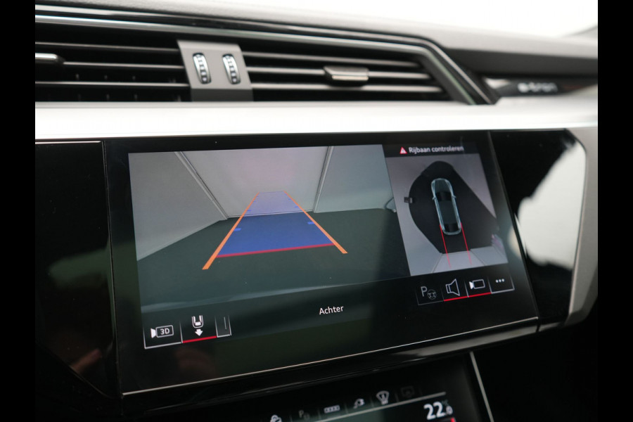 Audi Q8 Sportback e-tron 50 quattro S Line 95 kWh 340pk Dealer O.H. | Panodak | Luchtvering | 360 Camera | Matrix LED | Alcantara Sportstoelen Verwarmd | Keyless | Sfeerverlichting | Apple Carplay | Navigatie | DAB | 21"L.M |