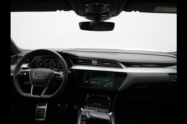 Audi Q8 Sportback e-tron 50 quattro S Line 95 kWh 340pk Dealer O.H. | Panodak | Luchtvering | 360 Camera | Matrix LED | Alcantara Sportstoelen Verwarmd | Keyless | Sfeerverlichting | Apple Carplay | Navigatie | DAB | 21"L.M |