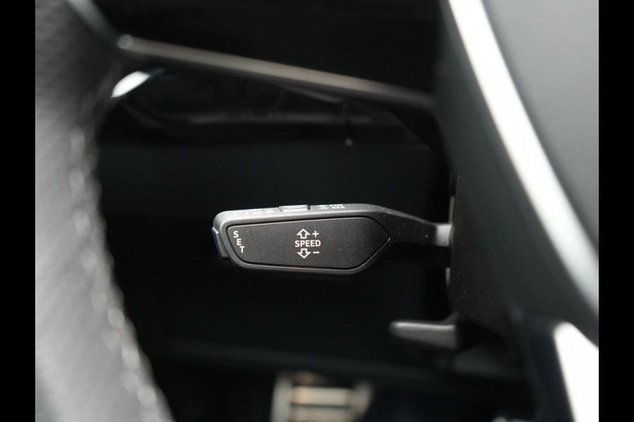 Audi Q8 Sportback e-tron 50 quattro S Line 95 kWh 340pk Dealer O.H. | Panodak | Luchtvering | 360 Camera | Matrix LED | Alcantara Sportstoelen Verwarmd | Keyless | Sfeerverlichting | Apple Carplay | Navigatie | DAB | 21"L.M |