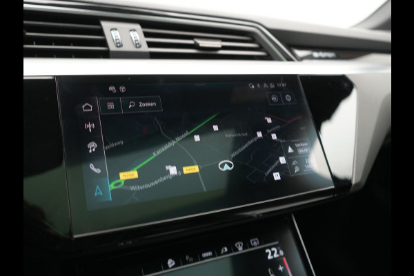 Audi Q8 Sportback e-tron 50 quattro S Line 95 kWh 340pk Dealer O.H. | Panodak | Luchtvering | 360 Camera | Matrix LED | Alcantara Sportstoelen Verwarmd | Keyless | Sfeerverlichting | Apple Carplay | Navigatie | DAB | 21"L.M |