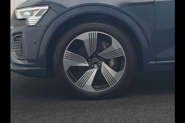 Audi Q8 Sportback e-tron 50 quattro S Line 95 kWh 340pk Dealer O.H. | Panodak | Luchtvering | 360 Camera | Matrix LED | Alcantara Sportstoelen Verwarmd | Keyless | Sfeerverlichting | Apple Carplay | Navigatie | DAB | 21"L.M |