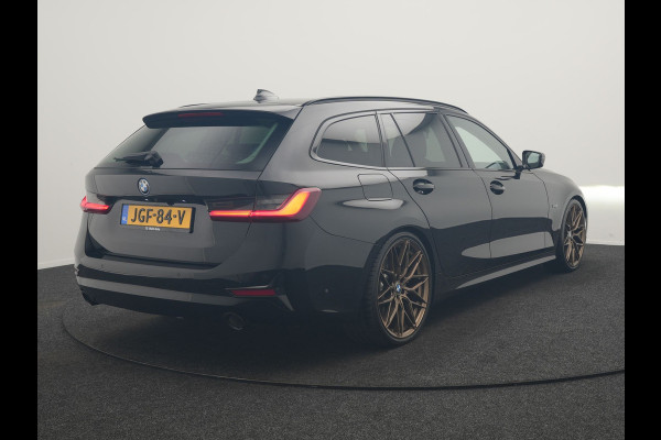 BMW 3 Serie Touring 330e Sportline PHEV 293pk Dealer O.H. | SOH 86,2% | Trekhaak Af Fabriek | Head Up | Adaptive Cruise | Laser LED | 360 Camera | Lederen Sportstoelen Memory & Verwarmd | Stuur Verwarmd | Keyless | BLIS | Sfeerverlichting | Apple Ca