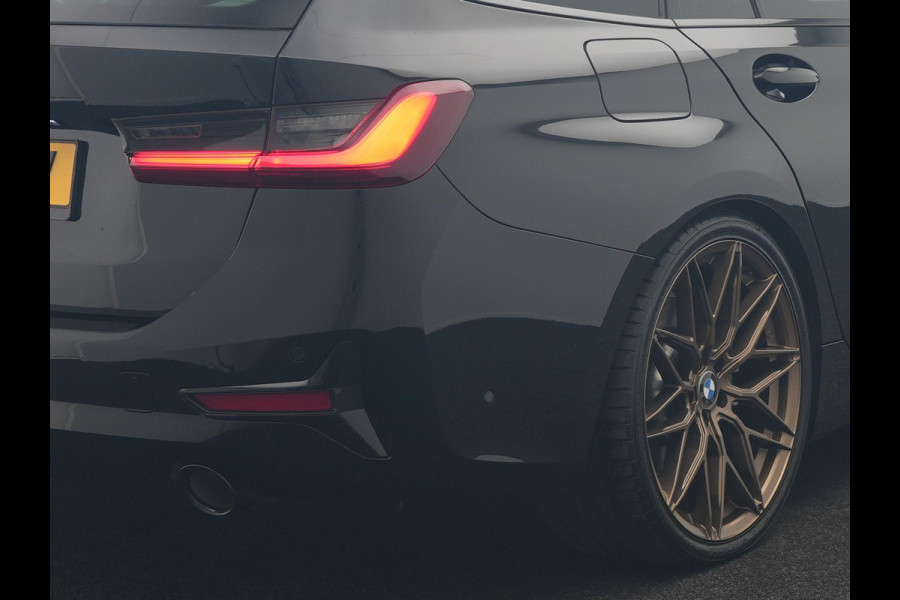 BMW 3 Serie Touring 330e Sportline PHEV 293pk Dealer O.H. | SOH 86,2% | Trekhaak Af Fabriek | Head Up | Adaptive Cruise | Laser LED | 360 Camera | Lederen Sportstoelen Memory & Verwarmd | Stuur Verwarmd | Keyless | BLIS | Sfeerverlichting | Apple Ca