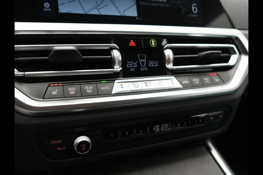 BMW 3 Serie Touring 330e Sportline PHEV 293pk Dealer O.H. | SOH 86,2% | Trekhaak Af Fabriek | Head Up | Adaptive Cruise | Laser LED | 360 Camera | Lederen Sportstoelen Memory & Verwarmd | Stuur Verwarmd | Keyless | BLIS | Sfeerverlichting | Apple Ca
