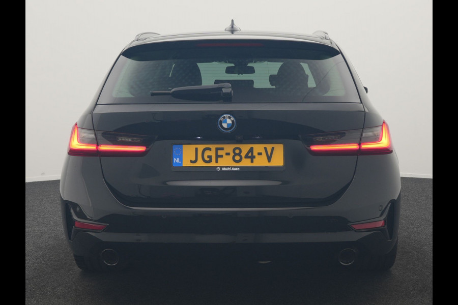 BMW 3 Serie Touring 330e Sportline PHEV 293pk Dealer O.H. | SOH 86,2% | Trekhaak Af Fabriek | Head Up | Adaptive Cruise | Laser LED | 360 Camera | Lederen Sportstoelen Memory & Verwarmd | Stuur Verwarmd | Keyless | BLIS | Sfeerverlichting | Apple Ca