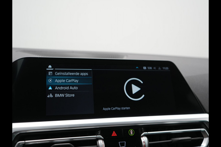 BMW 3 Serie Touring 330e Sportline PHEV 293pk Dealer O.H. | SOH 86,2% | Trekhaak Af Fabriek | Head Up | Adaptive Cruise | Laser LED | 360 Camera | Lederen Sportstoelen Memory & Verwarmd | Stuur Verwarmd | Keyless | BLIS | Sfeerverlichting | Apple Ca