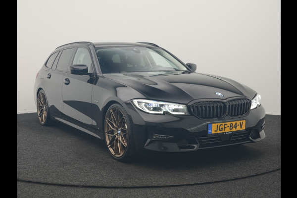 BMW 3 Serie Touring 330e Sportline PHEV 293pk Dealer O.H. | SOH 86,2% | Trekhaak Af Fabriek | Head Up | Adaptive Cruise | Laser LED | 360 Camera | Lederen Sportstoelen Memory & Verwarmd | Stuur Verwarmd | Keyless | BLIS | Sfeerverlichting | Apple Ca