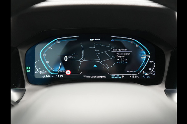 BMW 3 Serie Touring 330e Sportline PHEV 293pk Dealer O.H. | SOH 86,2% | Trekhaak Af Fabriek | Head Up | Adaptive Cruise | Laser LED | 360 Camera | Lederen Sportstoelen Memory & Verwarmd | Stuur Verwarmd | Keyless | BLIS | Sfeerverlichting | Apple Ca