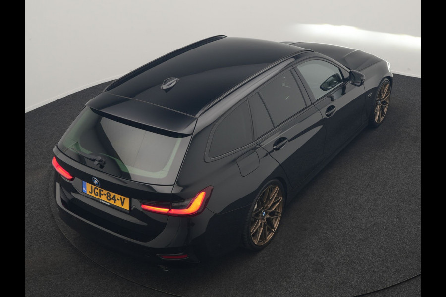 BMW 3 Serie Touring 330e Sportline PHEV 293pk Dealer O.H. | SOH 86,2% | Trekhaak Af Fabriek | Head Up | Adaptive Cruise | Laser LED | 360 Camera | Lederen Sportstoelen Memory & Verwarmd | Stuur Verwarmd | Keyless | BLIS | Sfeerverlichting | Apple Ca