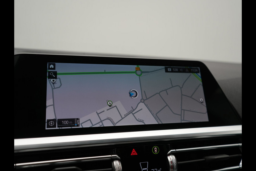 BMW 3 Serie Touring 330e Sportline PHEV 293pk Dealer O.H. | SOH 86,2% | Trekhaak Af Fabriek | Head Up | Adaptive Cruise | Laser LED | 360 Camera | Lederen Sportstoelen Memory & Verwarmd | Stuur Verwarmd | Keyless | BLIS | Sfeerverlichting | Apple Ca