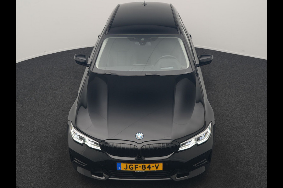 BMW 3 Serie Touring 330e Sportline PHEV 293pk Dealer O.H. | SOH 86,2% | Trekhaak Af Fabriek | Head Up | Adaptive Cruise | Laser LED | 360 Camera | Lederen Sportstoelen Memory & Verwarmd | Stuur Verwarmd | Keyless | BLIS | Sfeerverlichting | Apple Ca