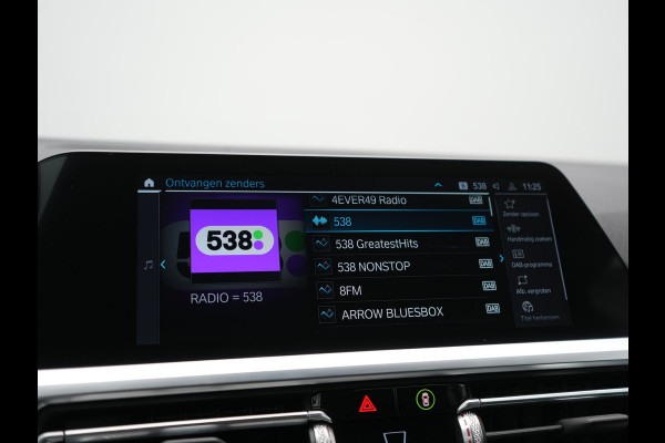 BMW 3 Serie Touring 330e Sportline PHEV 293pk Dealer O.H. | SOH 86,2% | Trekhaak Af Fabriek | Head Up | Adaptive Cruise | Laser LED | 360 Camera | Lederen Sportstoelen Memory & Verwarmd | Stuur Verwarmd | Keyless | BLIS | Sfeerverlichting | Apple Ca