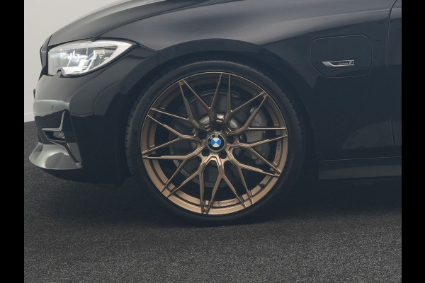 BMW 3 Serie Touring 330e Sportline PHEV 293pk Dealer O.H. | SOH 86,2% | Trekhaak Af Fabriek | Head Up | Adaptive Cruise | Laser LED | 360 Camera | Lederen Sportstoelen Memory & Verwarmd | Stuur Verwarmd | Keyless | BLIS | Sfeerverlichting | Apple Ca