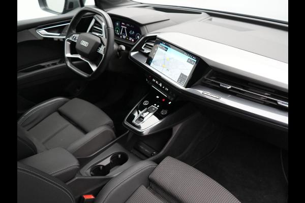 Audi Q4 e-tron 40 S Line 77 kWh 204pk Dealer O.H. | SOH 96,5 % | Trekhaak Af Fabriek | Adaptive Cruise | Head Up | Camera | Matrix LED | Sportstoelen Verwarmd | Sfeerverlichting | BLIS | Keyless | Apple Carplay | Navigatie | DAB | 19"L.M |