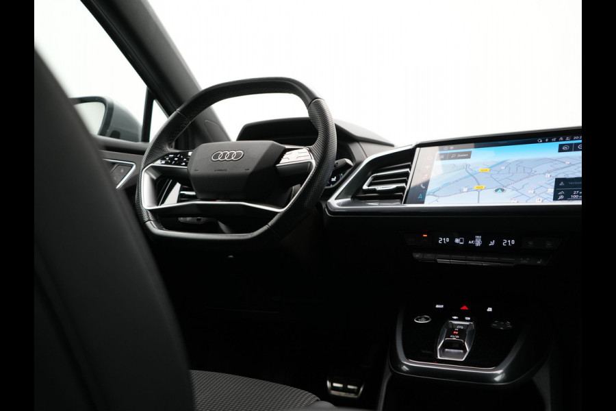 Audi Q4 e-tron 40 S Line 77 kWh 204pk Dealer O.H. | SOH 96,5 % | Trekhaak Af Fabriek | Adaptive Cruise | Head Up | Camera | Matrix LED | Sportstoelen Verwarmd | Sfeerverlichting | BLIS | Keyless | Apple Carplay | Navigatie | DAB | 19"L.M |