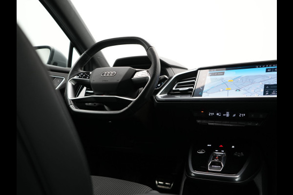 Audi Q4 e-tron 40 S Line 77 kWh 204pk Dealer O.H. | SOH 96,5 % | Trekhaak Af Fabriek | Adaptive Cruise | Head Up | Camera | Matrix LED | Sportstoelen Verwarmd | Sfeerverlichting | BLIS | Keyless | Apple Carplay | Navigatie | DAB | 19"L.M |