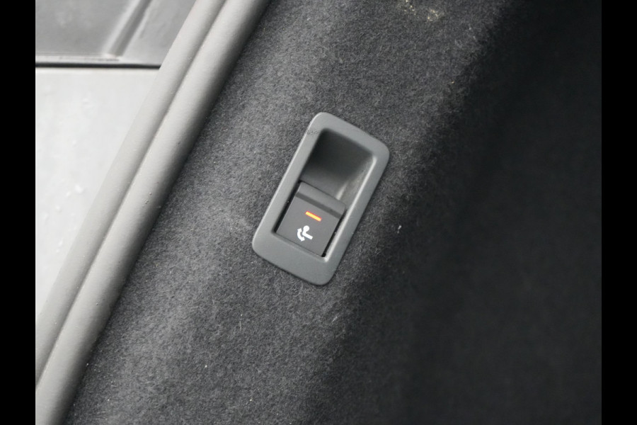 Audi Q4 e-tron 40 S Line 77 kWh 204pk Dealer O.H. | SOH 96,5 % | Trekhaak Af Fabriek | Adaptive Cruise | Head Up | Camera | Matrix LED | Sportstoelen Verwarmd | Sfeerverlichting | BLIS | Keyless | Apple Carplay | Navigatie | DAB | 19"L.M |