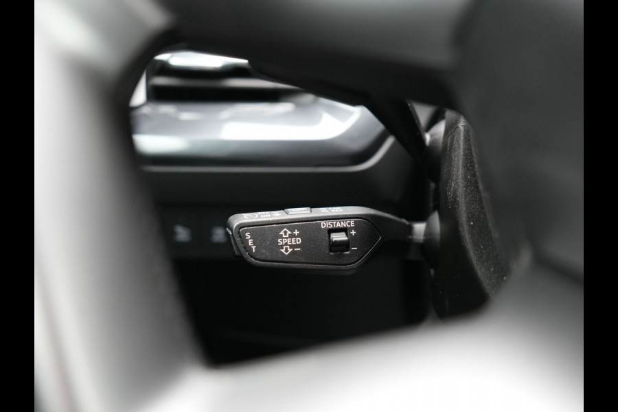 Audi Q4 e-tron 40 S Line 77 kWh 204pk Dealer O.H. | SOH 96,5 % | Trekhaak Af Fabriek | Adaptive Cruise | Head Up | Camera | Matrix LED | Sportstoelen Verwarmd | Sfeerverlichting | BLIS | Keyless | Apple Carplay | Navigatie | DAB | 19"L.M |