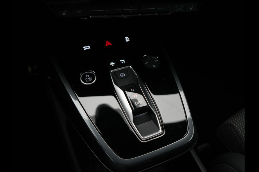 Audi Q4 e-tron 40 S Line 77 kWh 204pk Dealer O.H. | SOH 96,5 % | Trekhaak Af Fabriek | Adaptive Cruise | Head Up | Camera | Matrix LED | Sportstoelen Verwarmd | Sfeerverlichting | BLIS | Keyless | Apple Carplay | Navigatie | DAB | 19"L.M |