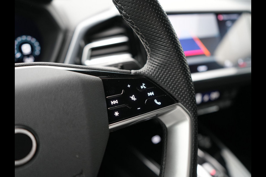 Audi Q4 e-tron 40 S Line 77 kWh 204pk Dealer O.H. | SOH 96,5 % | Trekhaak Af Fabriek | Adaptive Cruise | Head Up | Camera | Matrix LED | Sportstoelen Verwarmd | Sfeerverlichting | BLIS | Keyless | Apple Carplay | Navigatie | DAB | 19"L.M |