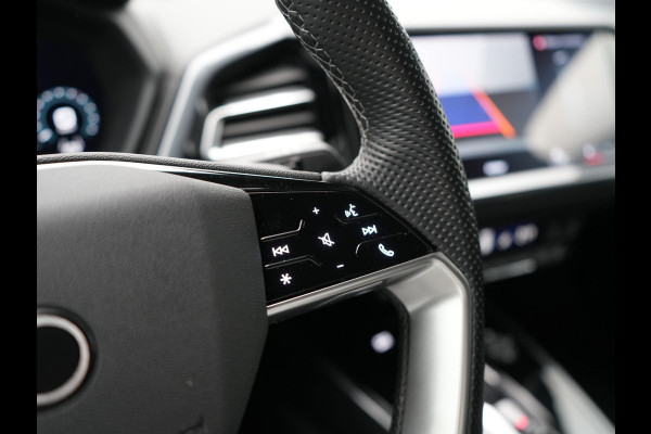 Audi Q4 e-tron 40 S Line 77 kWh 204pk Dealer O.H. | SOH 96,5 % | Trekhaak Af Fabriek | Adaptive Cruise | Head Up | Camera | Matrix LED | Sportstoelen Verwarmd | Sfeerverlichting | BLIS | Keyless | Apple Carplay | Navigatie | DAB | 19"L.M |