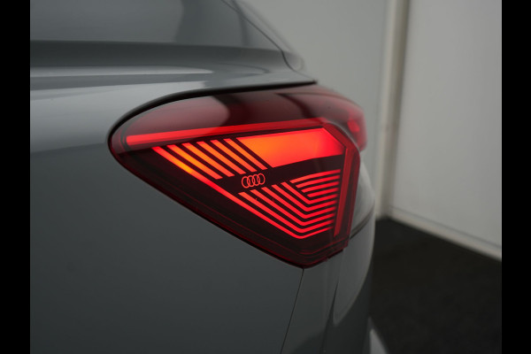 Audi Q4 e-tron 40 S Line 77 kWh 204pk Dealer O.H. | SOH 96,5 % | Trekhaak Af Fabriek | Adaptive Cruise | Head Up | Camera | Matrix LED | Sportstoelen Verwarmd | Sfeerverlichting | BLIS | Keyless | Apple Carplay | Navigatie | DAB | 19"L.M |