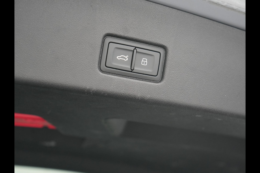 Audi Q4 e-tron 40 S Line 77 kWh 204pk Dealer O.H. | SOH 96,5 % | Trekhaak Af Fabriek | Adaptive Cruise | Head Up | Camera | Matrix LED | Sportstoelen Verwarmd | Sfeerverlichting | BLIS | Keyless | Apple Carplay | Navigatie | DAB | 19"L.M |