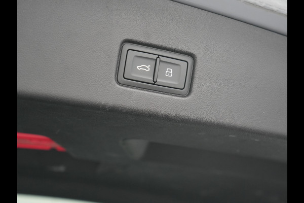 Audi Q4 e-tron 40 S Line 77 kWh 204pk Dealer O.H. | SOH 96,5 % | Trekhaak Af Fabriek | Adaptive Cruise | Head Up | Camera | Matrix LED | Sportstoelen Verwarmd | Sfeerverlichting | BLIS | Keyless | Apple Carplay | Navigatie | DAB | 19"L.M |
