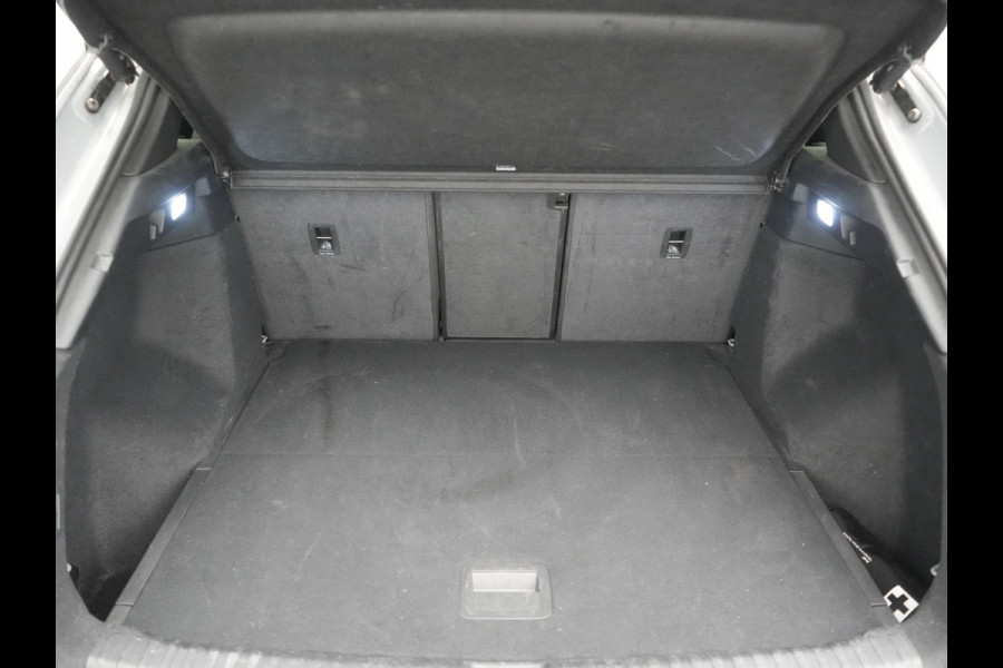 Audi Q4 e-tron 40 S Line 77 kWh 204pk Dealer O.H. | SOH 96,5 % | Trekhaak Af Fabriek | Adaptive Cruise | Head Up | Camera | Matrix LED | Sportstoelen Verwarmd | Sfeerverlichting | BLIS | Keyless | Apple Carplay | Navigatie | DAB | 19"L.M |