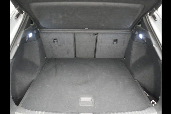 Audi Q4 e-tron 40 S Line 77 kWh 204pk Dealer O.H. | SOH 96,5 % | Trekhaak Af Fabriek | Adaptive Cruise | Head Up | Camera | Matrix LED | Sportstoelen Verwarmd | Sfeerverlichting | BLIS | Keyless | Apple Carplay | Navigatie | DAB | 19"L.M |