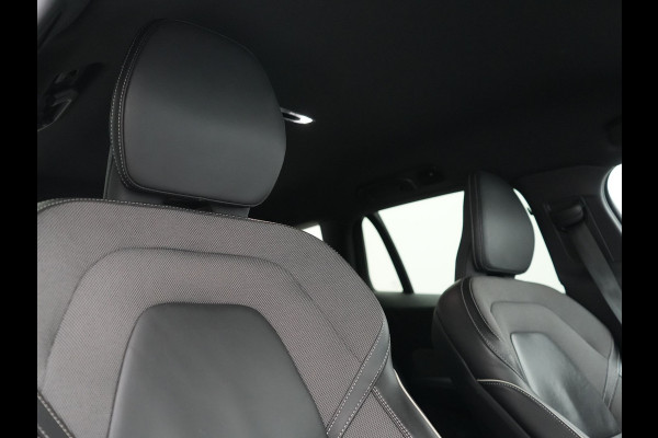 Volvo V60 T6 Recharge AWD R-Design PHEV 340pk Dealer O.H. | SOH 82,8% | Camera | Harman / Kardon | Lederen Sportstoelen Memory & Verwarmd | Stuur Verwarmd | Keyless | BLIS | Cruise Control | Apple Carplay | Navigatie | DAB | 20"L.M | Plug In Hybrid