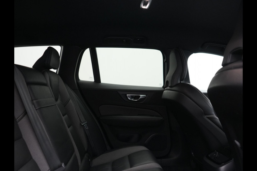 Volvo V60 T6 Recharge AWD R-Design PHEV 340pk Dealer O.H. | SOH 82,8% | Camera | Harman / Kardon | Lederen Sportstoelen Memory & Verwarmd | Stuur Verwarmd | Keyless | BLIS | Cruise Control | Apple Carplay | Navigatie | DAB | 20"L.M | Plug In Hybrid