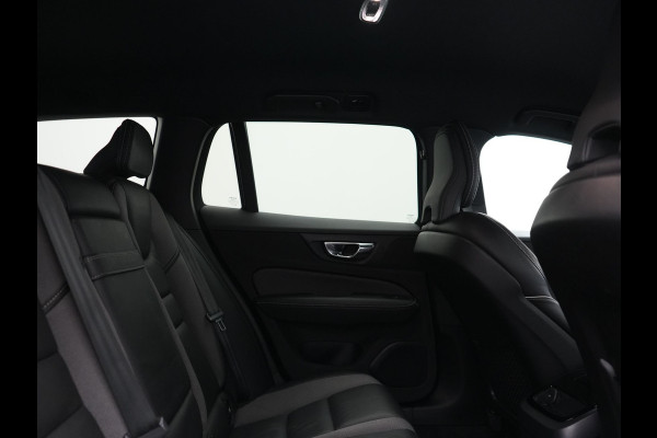 Volvo V60 T6 Recharge AWD R-Design PHEV 340pk Dealer O.H. | SOH 82,8% | Camera | Harman / Kardon | Lederen Sportstoelen Memory & Verwarmd | Stuur Verwarmd | Keyless | BLIS | Cruise Control | Apple Carplay | Navigatie | DAB | 20"L.M | Plug In Hybrid