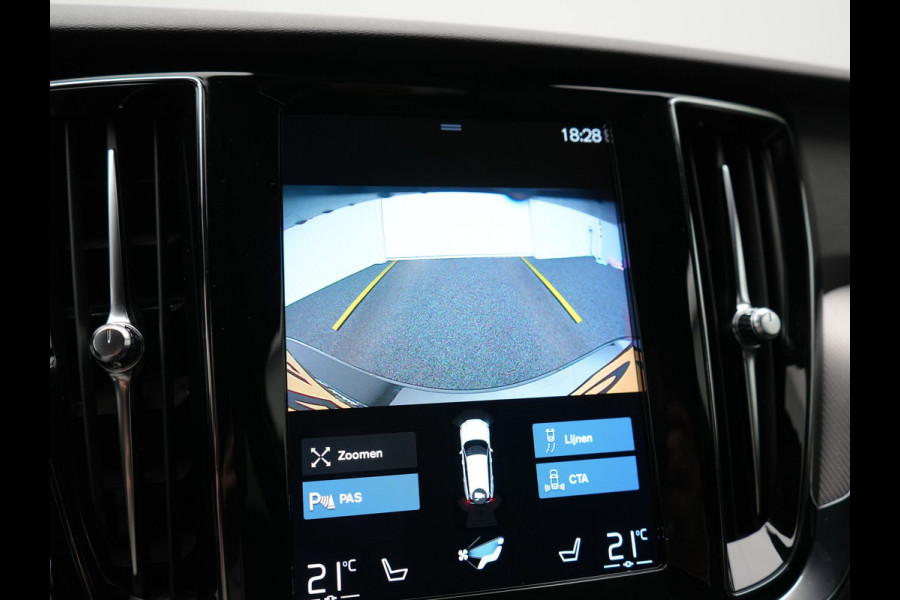 Volvo V60 T6 Recharge AWD R-Design PHEV 340pk Dealer O.H. | SOH 82,8% | Camera | Harman / Kardon | Lederen Sportstoelen Memory & Verwarmd | Stuur Verwarmd | Keyless | BLIS | Cruise Control | Apple Carplay | Navigatie | DAB | 20"L.M | Plug In Hybrid