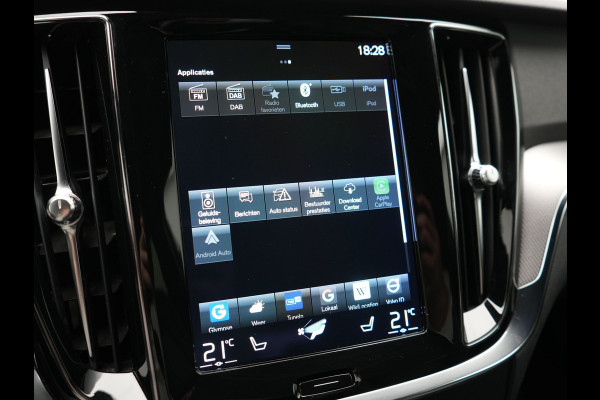 Volvo V60 T6 Recharge AWD R-Design PHEV 340pk Dealer O.H. | SOH 82,8% | Camera | Harman / Kardon | Lederen Sportstoelen Memory & Verwarmd | Stuur Verwarmd | Keyless | BLIS | Cruise Control | Apple Carplay | Navigatie | DAB | 20"L.M | Plug In Hybrid