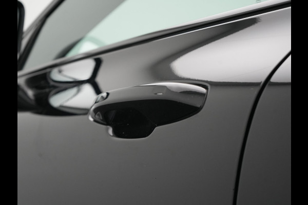 Volvo V60 T6 Recharge AWD R-Design PHEV 340pk Dealer O.H. | SOH 82,8% | Camera | Harman / Kardon | Lederen Sportstoelen Memory & Verwarmd | Stuur Verwarmd | Keyless | BLIS | Cruise Control | Apple Carplay | Navigatie | DAB | 20"L.M | Plug In Hybrid