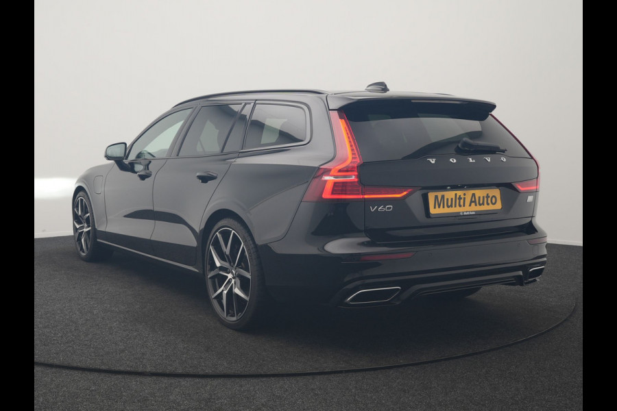 Volvo V60 T6 Recharge AWD R-Design PHEV 340pk Dealer O.H. | SOH 82,8% | Camera | Harman / Kardon | Lederen Sportstoelen Memory & Verwarmd | Stuur Verwarmd | Keyless | BLIS | Cruise Control | Apple Carplay | Navigatie | DAB | 20"L.M | Plug In Hybrid