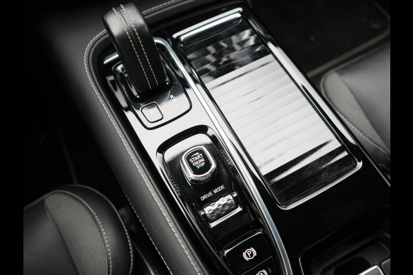 Volvo V60 T6 Recharge AWD R-Design PHEV 340pk Dealer O.H. | SOH 82,8% | Camera | Harman / Kardon | Lederen Sportstoelen Memory & Verwarmd | Stuur Verwarmd | Keyless | BLIS | Cruise Control | Apple Carplay | Navigatie | DAB | 20"L.M | Plug In Hybrid