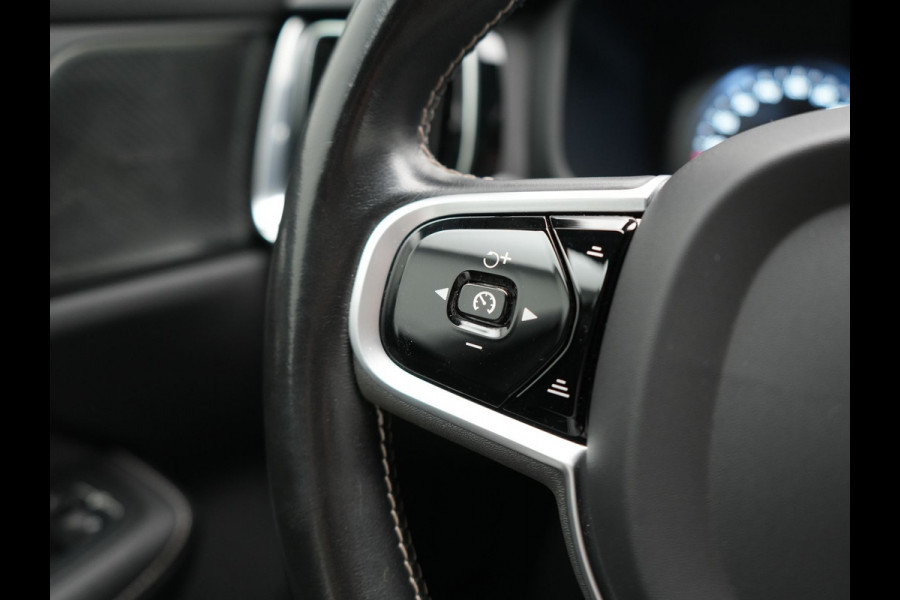 Volvo V60 T6 Recharge AWD R-Design PHEV 340pk Dealer O.H. | SOH 82,8% | Camera | Harman / Kardon | Lederen Sportstoelen Memory & Verwarmd | Stuur Verwarmd | Keyless | BLIS | Cruise Control | Apple Carplay | Navigatie | DAB | 20"L.M | Plug In Hybrid