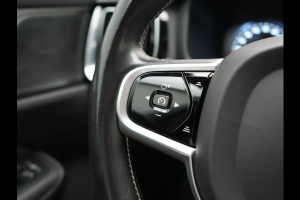 Volvo V60 T6 Recharge AWD R-Design PHEV 340pk Dealer O.H. | SOH 82,8% | Camera | Harman / Kardon | Lederen Sportstoelen Memory & Verwarmd | Stuur Verwarmd | Keyless | BLIS | Cruise Control | Apple Carplay | Navigatie | DAB | 20"L.M | Plug In Hybrid