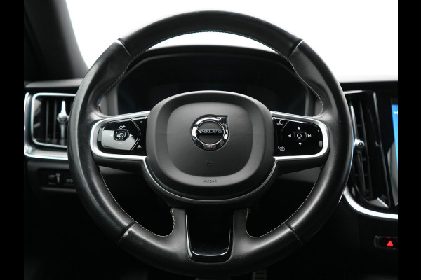 Volvo V60 T6 Recharge AWD R-Design PHEV 340pk Dealer O.H. | SOH 82,8% | Camera | Harman / Kardon | Lederen Sportstoelen Memory & Verwarmd | Stuur Verwarmd | Keyless | BLIS | Cruise Control | Apple Carplay | Navigatie | DAB | 20"L.M | Plug In Hybrid