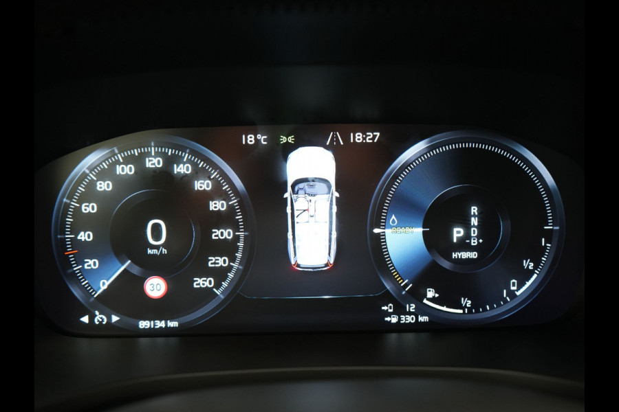 Volvo V60 T6 Recharge AWD R-Design PHEV 340pk Dealer O.H. | SOH 82,8% | Camera | Harman / Kardon | Lederen Sportstoelen Memory & Verwarmd | Stuur Verwarmd | Keyless | BLIS | Cruise Control | Apple Carplay | Navigatie | DAB | 20"L.M | Plug In Hybrid